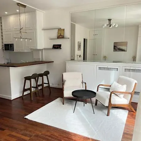Modern In 16th Appartement Paris